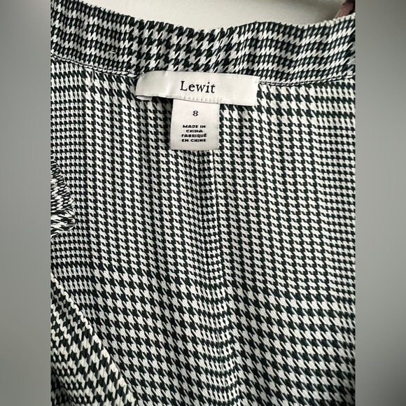 Lewit women’s black and white
Plaid dress - size 8 - Picture 5 of 9